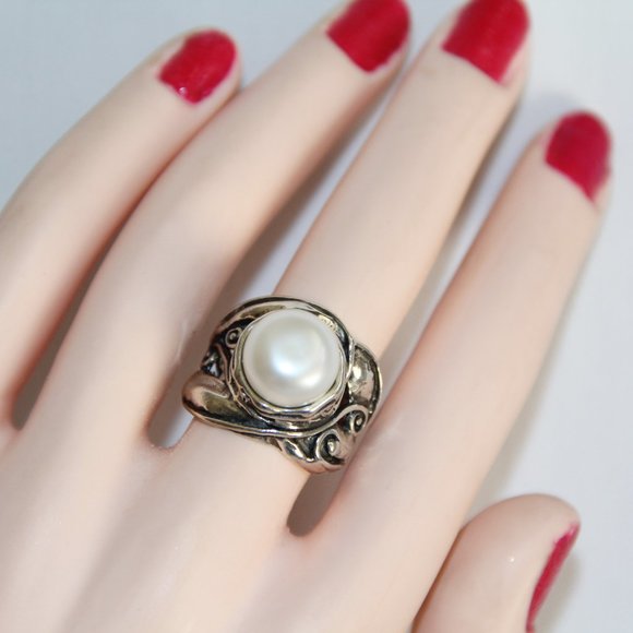 Zuman Sterling Silver Pearl Ring - Picture 4 of 13